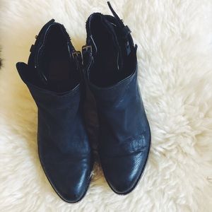 Dolce Vita Shoes - Dolce Vita Leather city heel boots size 6 Dolce Vita Shoes - Dolce Vita Leather city heel boots size 6